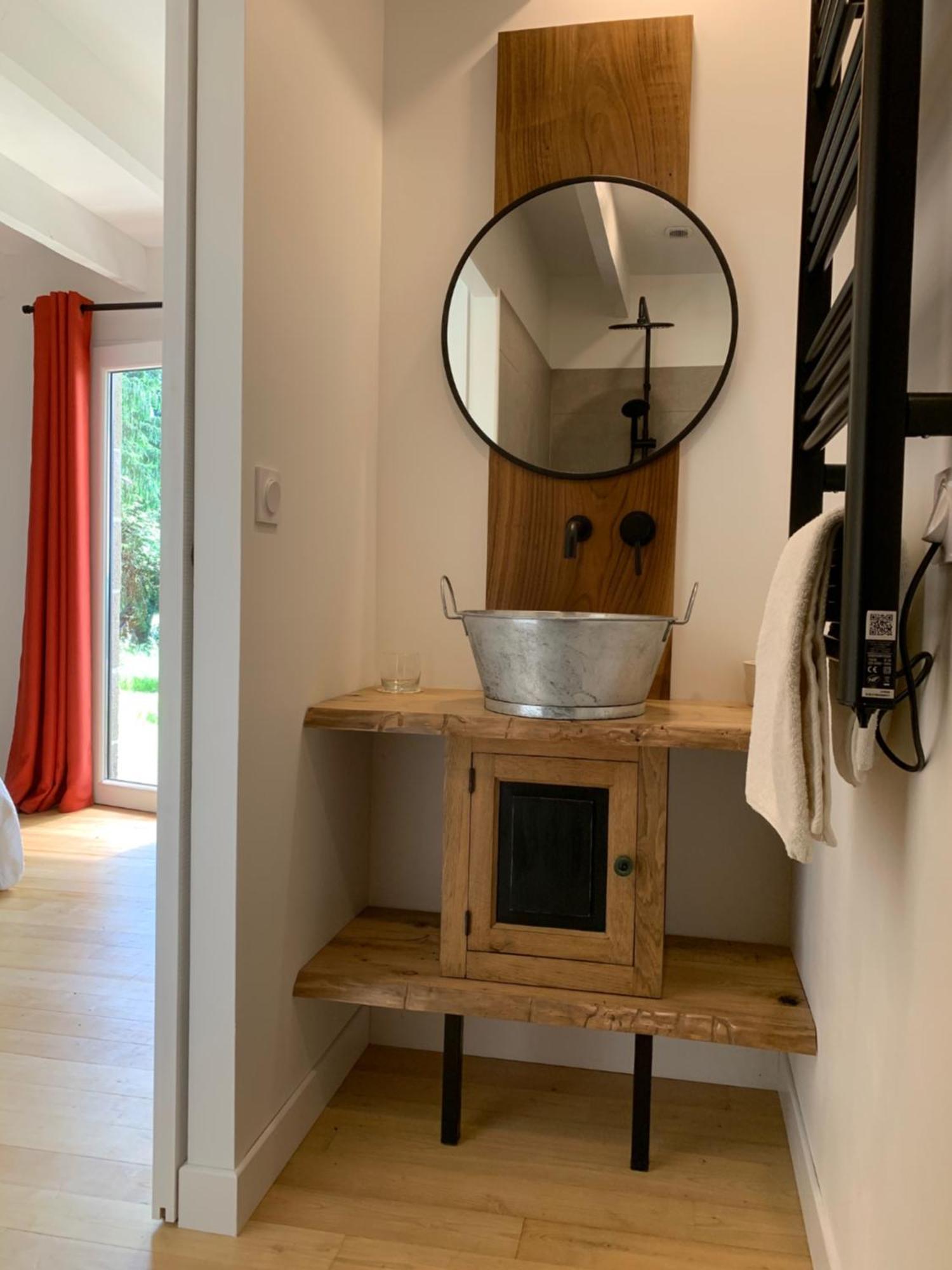 Bed and Breakfast Aux Logis De Fonfroide Chez Mylene & David Marcoles Экстерьер фото